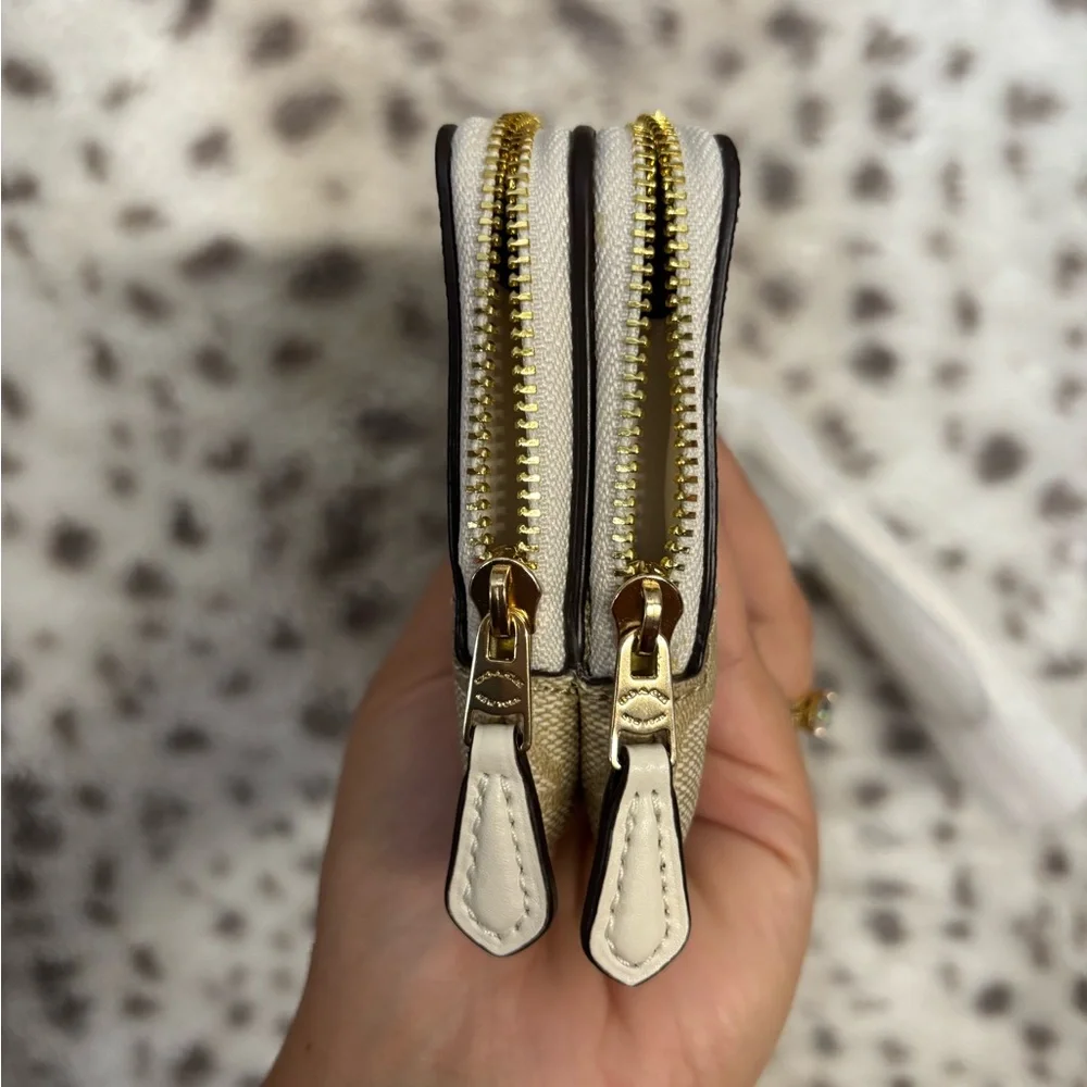 COACH SIGNATURE PRINT DOUBLE CORNER ZIP WRISTLET